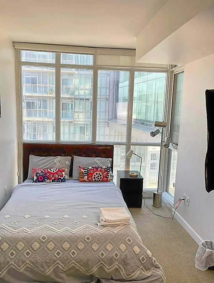 Morden Condo In The Center Of Downtown Toronto Canada